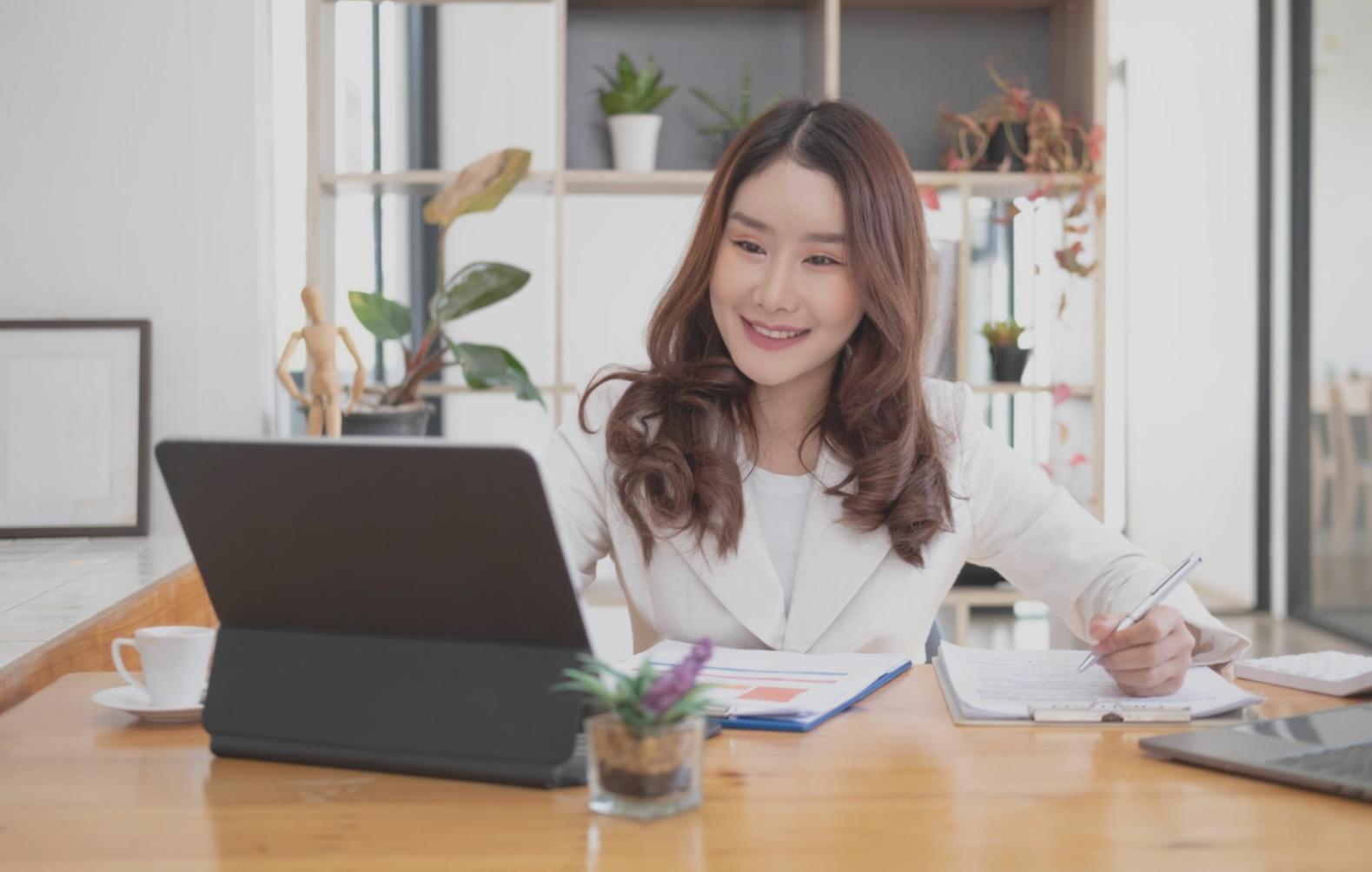 Análisis financiero detallado mostrando gráficos y tendencias de mercado